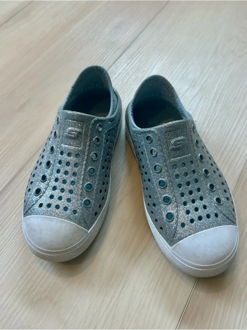 Skechers silver Foamies - Picture 1 of 3